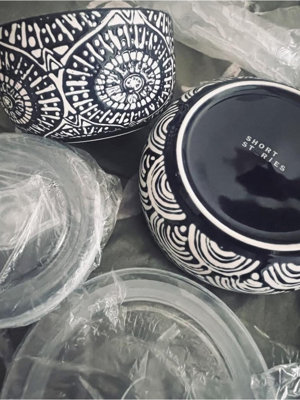 Short Stories Food Storage Bowl with Lids NWT